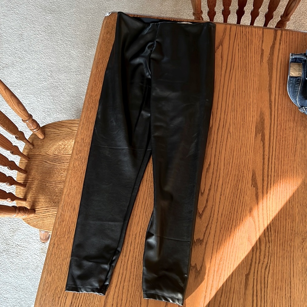 Abercrombie vegan leather leggings size large